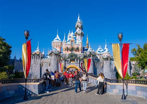 disneyland naked|Naked Man Streaks Across Disneyland Ride .